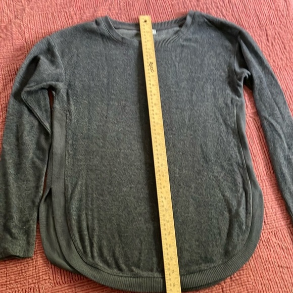 Kismet women’s XS soft Heather Gray Knit Top - Picture 5 of 15